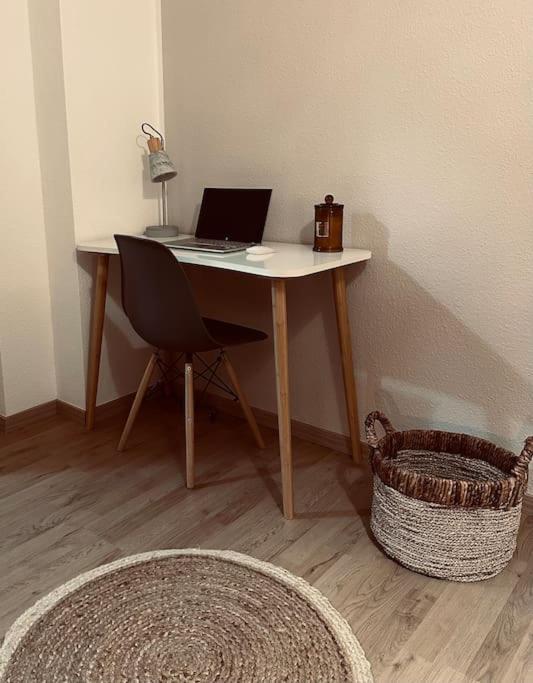Gemuetliche Altstadtwohnung Mit Balkon Smart-Tv Erfurt Esterno foto